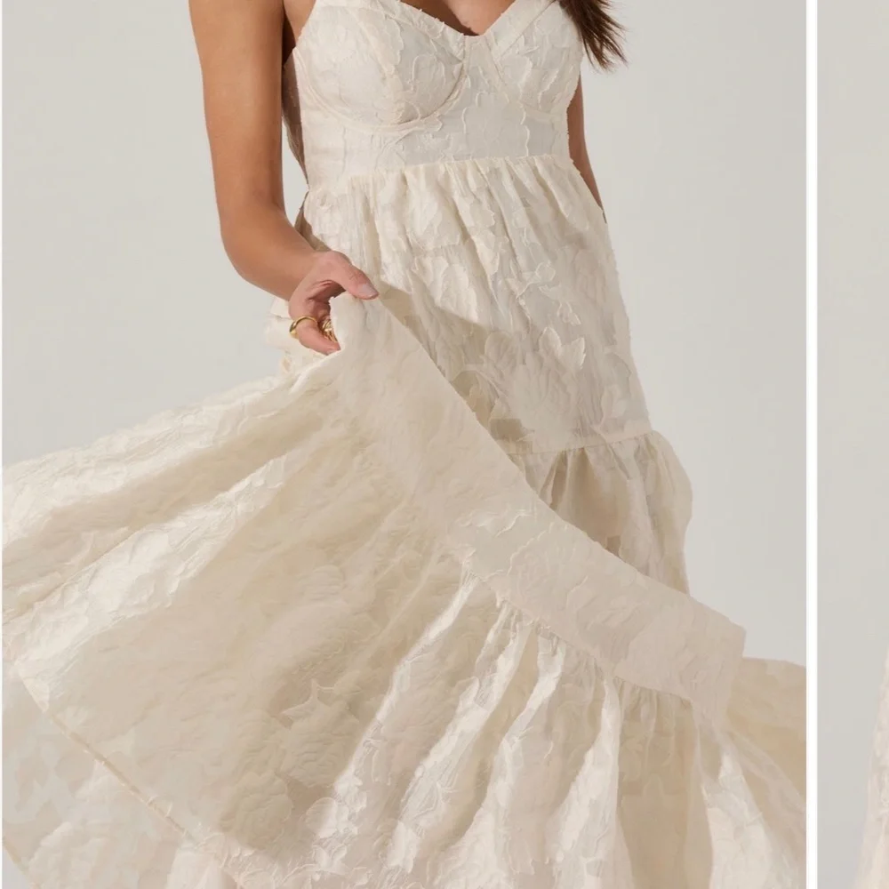 Astr the Label Floral Chiffon Tiered Midi Dress - Picture 2 of 8